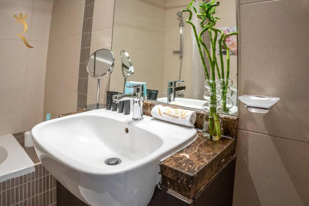 Your Luxurious 2Br Al Reem Escape At Mangrove Place Apartment Abu Dhabi Ngoại thất bức ảnh